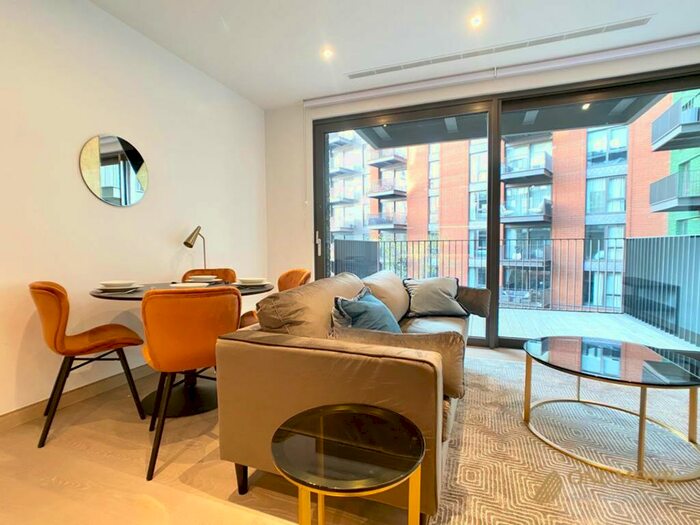 2 Bedroom Flat To Rent In Viaduct Gardens, Legacy Building, SW11