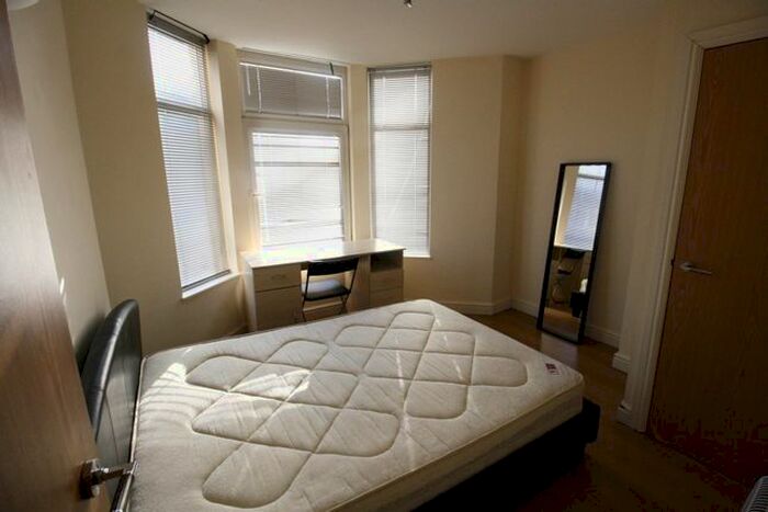 2 Bedroom Flat To Rent In Colum Road, Cathays, Cardiff, CF10