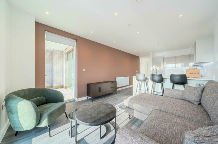 1 Bedroom Apartment To Rent In Thurlow Street, London, SE17