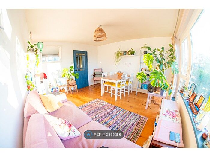 2 Bedroom Flat To Rent In Carlton Court, Southampton, SO15