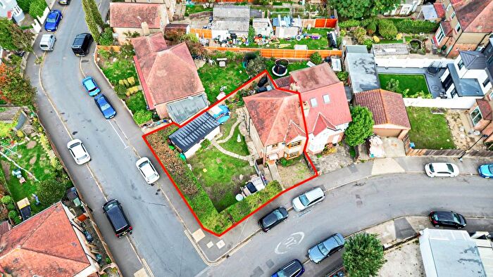 3 Bedroom Semi-Detached House For Sale In Helen Avenue, Feltham, TW14