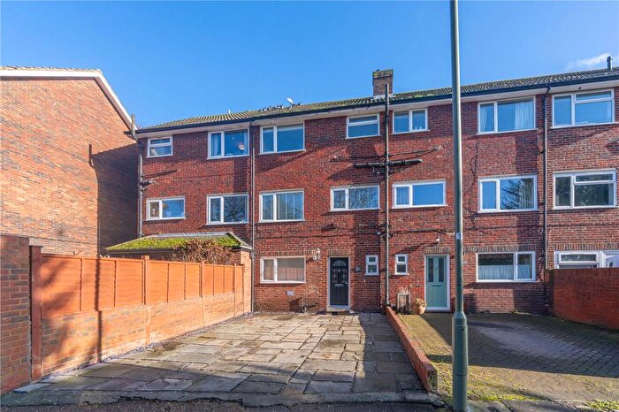 3 Bedroom Terraced House For Sale In Staines Road East, Sunbury, TW16