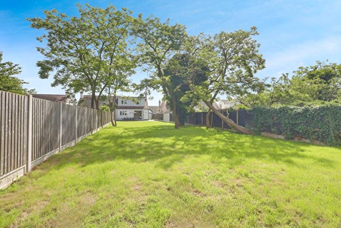 4 Bedroom Semi Detached House For Sale In Castleton Road, Southend-On-Sea, SS2