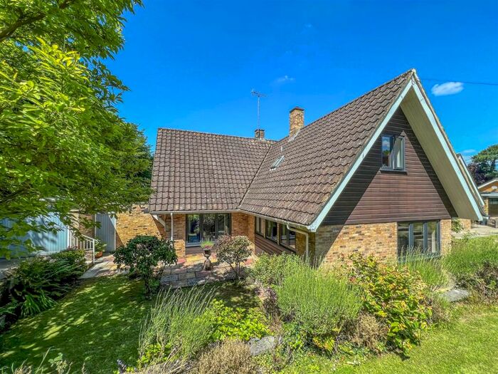 4 Bedroom Detached House For Sale In Hanbury Lane, Essendon, AL9