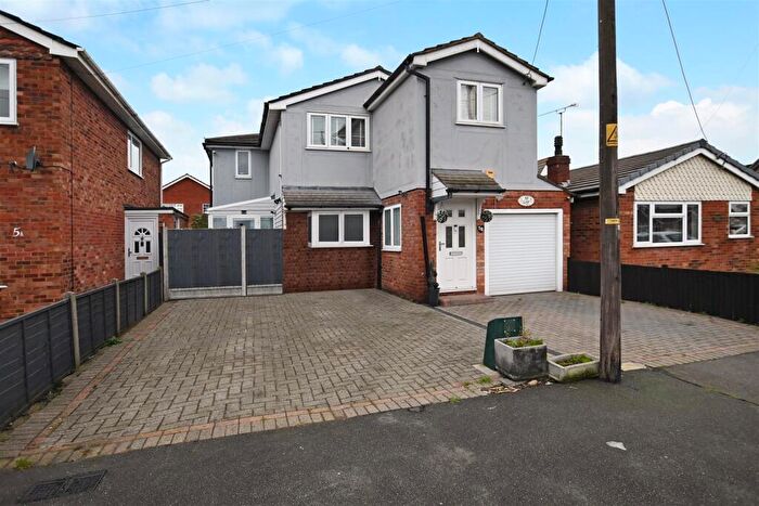 4 Bedroom Detached House For Sale In Fairlop Avenue, Canvey Island, SS8