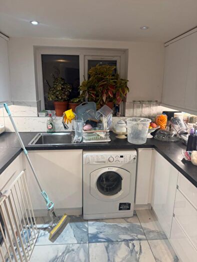 2 Bedroom Flat To Rent In Ilford, IG1