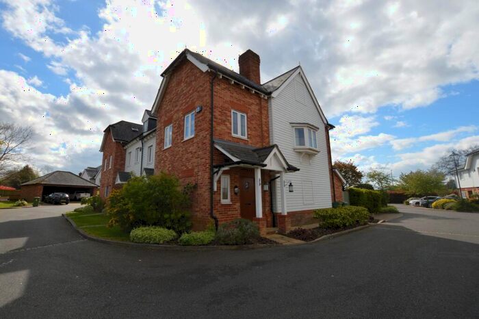 3 Bedroom End Of Terrace House To Rent In Briar Wood Close Bromley, BR2