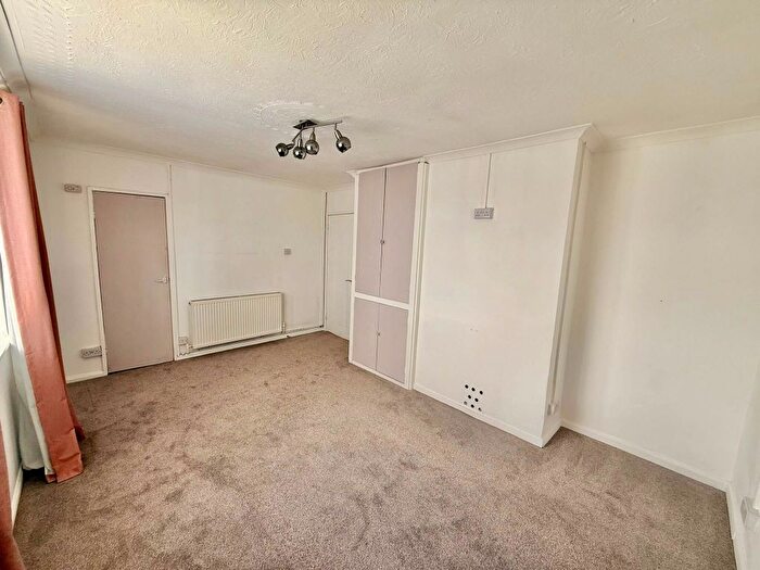2 Bedroom Flat For Sale In Beech Crescent, Gorseinon, Swansea, SA4