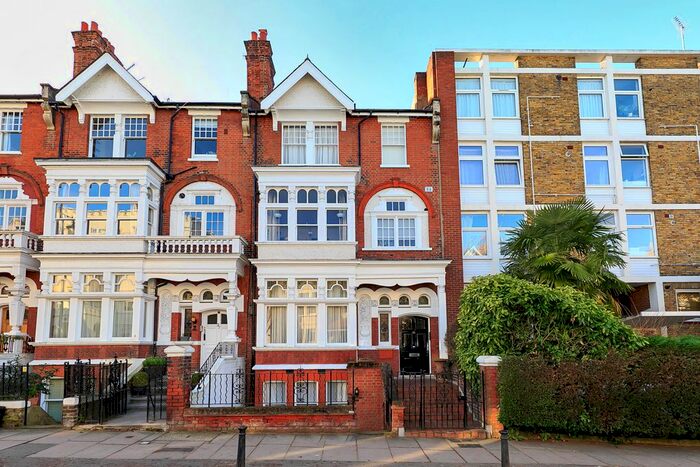 2 Bedroom Flat To Rent In Richmond Hill, Richmond, TW10