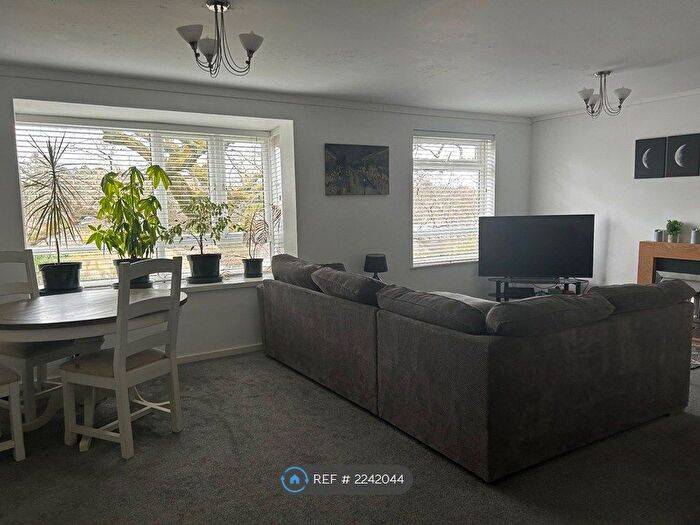 2 Bedroom Flat To Rent In White House Way, West Midlands, B91