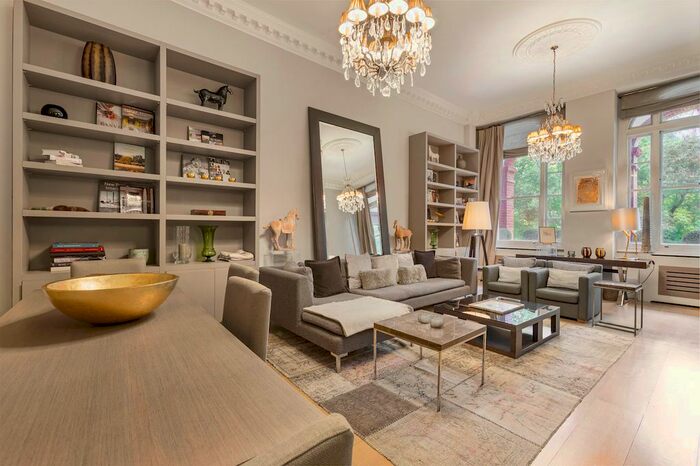 3 Bedroom Flat To Rent In Cadogan Square, London, SW1X