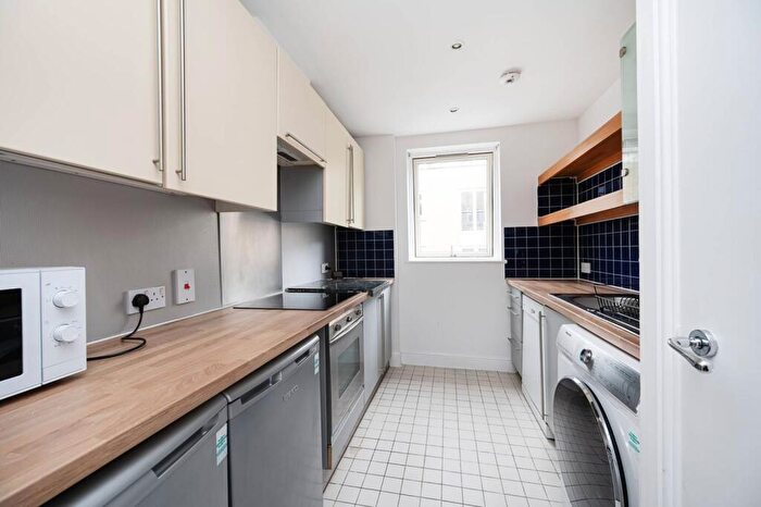 2 Bedroom Flat To Rent In Cornell Building, Coke Street, Aldgate, London, E1