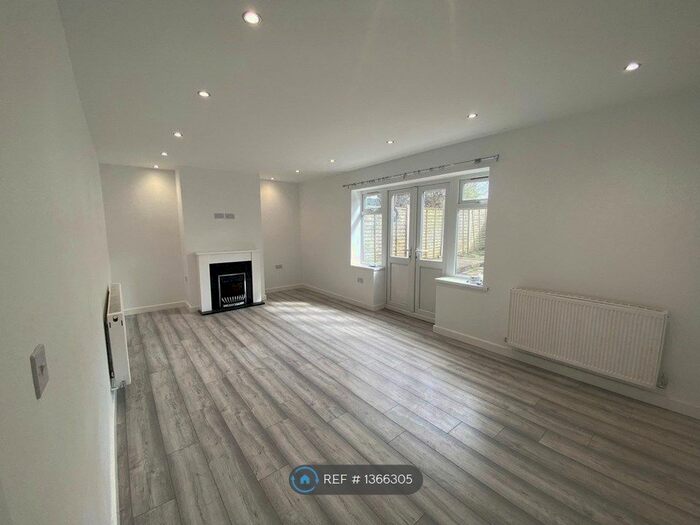 3 Bedroom Terraced House To Rent In The Cornfield, Coventry, CV3