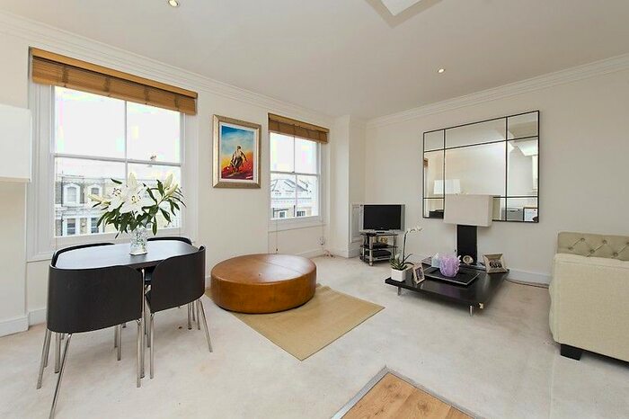 2 Bedroom Flat To Rent In Redcliffe Gardens, London, SW10