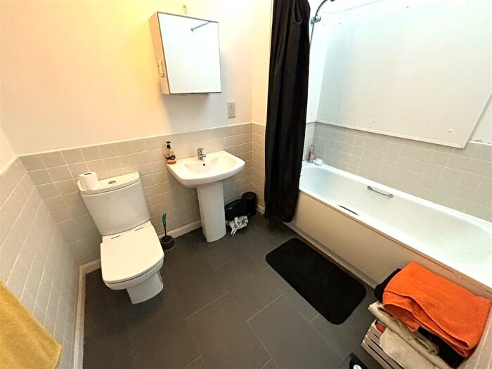 2 Bedroom Apartment To Rent In City View, Netherfield Road South, L5