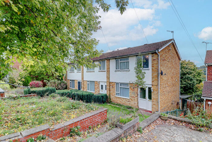 3 Bedroom End Of Terrace House For Sale In Telford Way, High Wycombe, Buckinghamshire, HP13