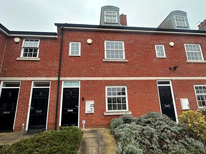 4 Bedroom Town House For Sale In Hamilton Mews, Belle Vue, Doncaster, DN4