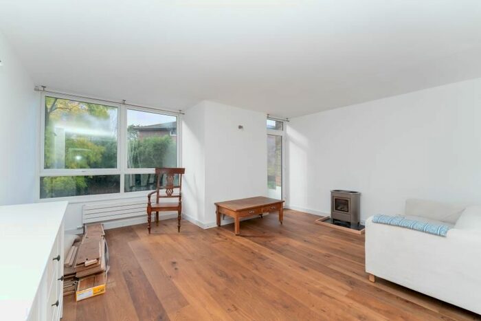 3 Bedroom Maisonette To Rent In Deena Close, Acton, W3