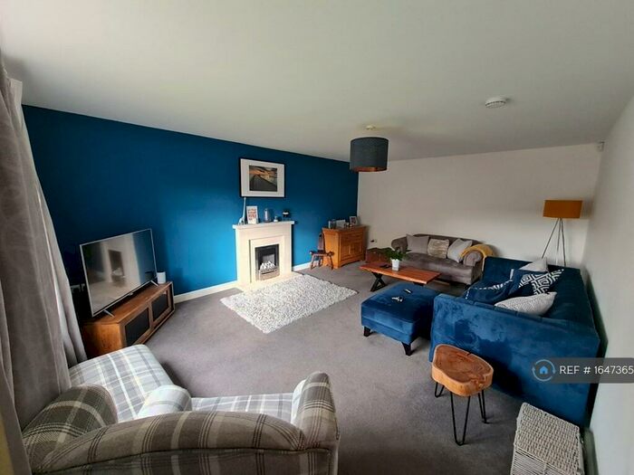 4 Bedroom Semi-Detached House To Rent In Daisy Hill, Silsden, Keighley, BD20