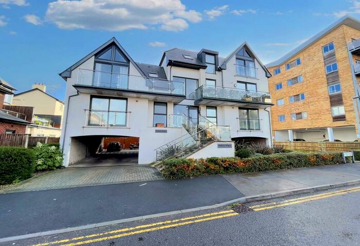 1 Bedroom Flat To Rent In Potters Place, - Norton Way, Poole, Dorset, BH15