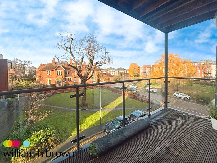 2 Bedroom Flat To Rent In Jackdaw Close, Romford, RM3