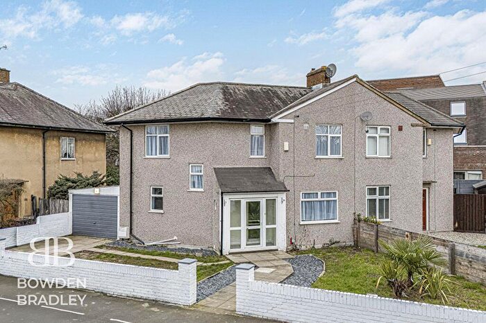 3 Bedroom Semi Detached House For Sale In Lichfield Road, Dagenham, RM8