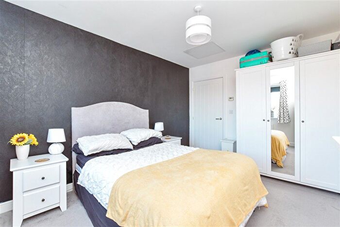 2 Bedroom Flat For Sale In Peckham Chase, Eastergate, Chichester, West Sussex, PO20