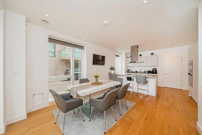 3 Bedroom Maisonette For Sale In West Parkside, Greenwich, SE10
