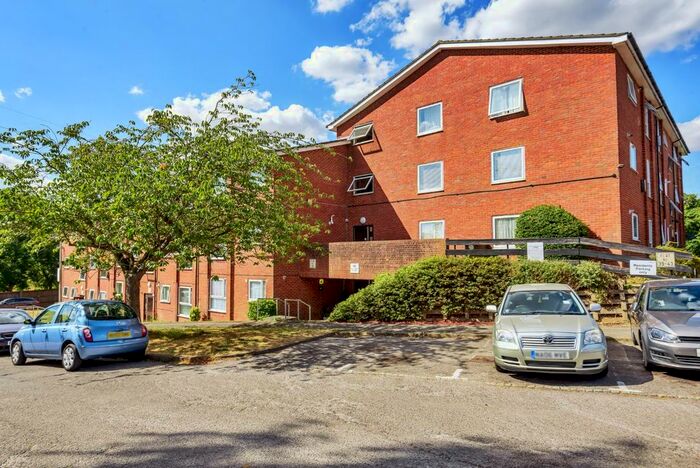 2 Bedroom Flat To Rent In Lambert Court, Bushey Grove Road, Bushey, Hertfordshire, WD23