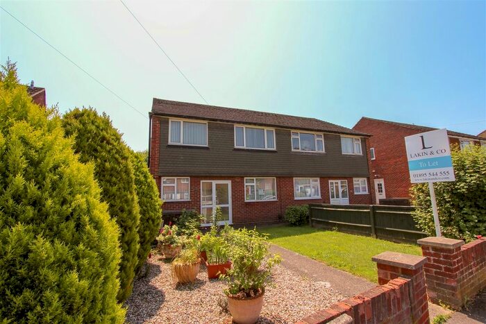 2 Bedroom Maisonette To Rent In Crosier Road, Ickenham, Uxbridge, UB10