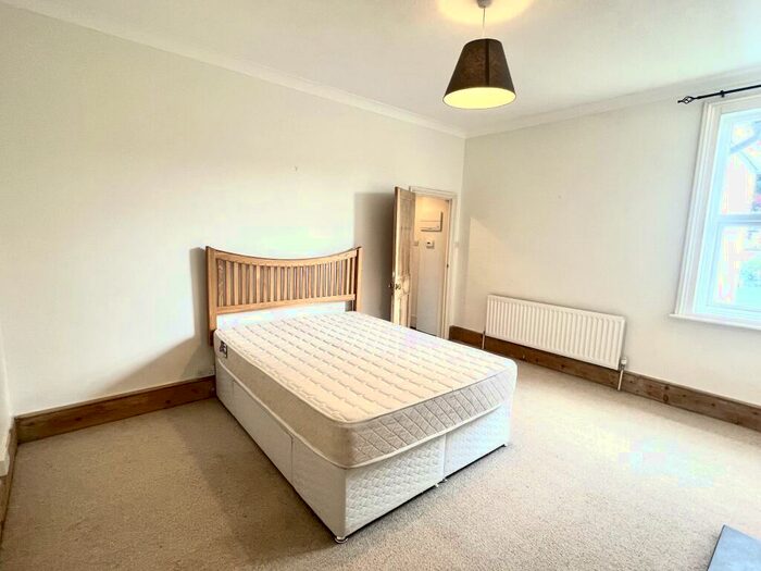 2 Bedroom Apartment To Rent In Station Road, West Byfleet, KT14