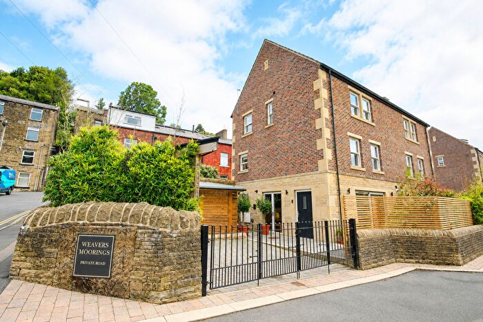 5 Bedroom Semi-Detached House To Rent In Weavers Moorings, Todmorden, OL14