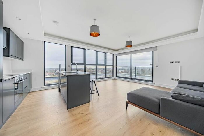 2 Bedroom Flat To Rent In High Road, London, N12