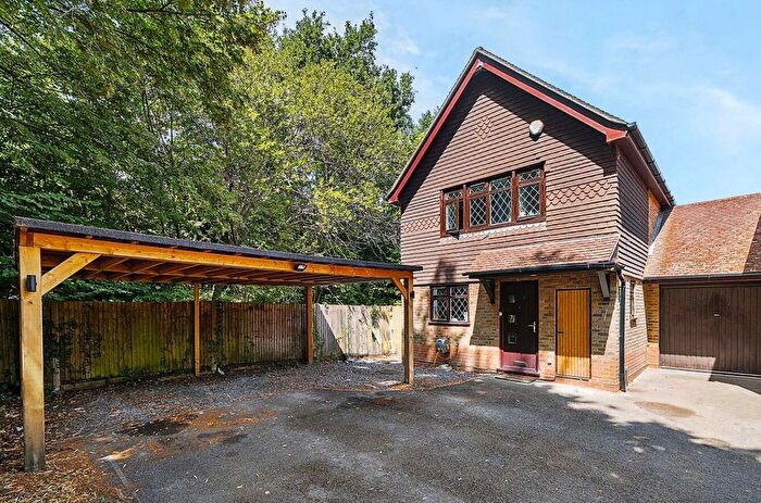 3 Bedroom Link Detached House For Sale In Herbs End, Farnborough, Hampshire, GU14