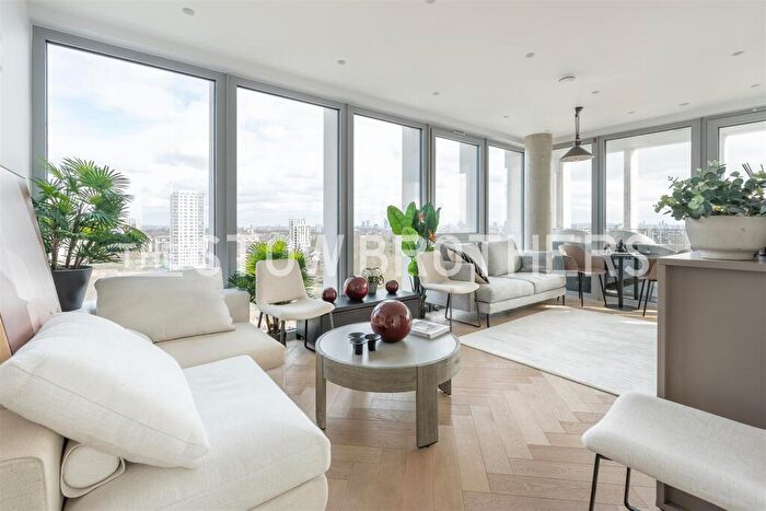 3 Bedroom Flat To Rent In Maple Path, Hackney, E5