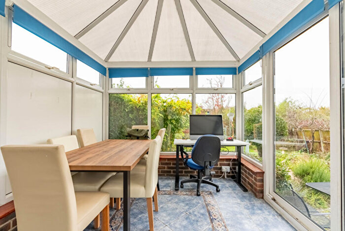 2 Bedroom Bungalow For Sale In Marshalls Way, Wheathampstead, St. Albans, Hertfordshire, AL4