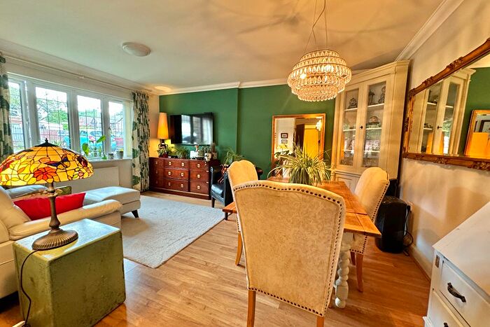 2 Bedroom Flat For Sale In Flagstaff House, Heath Road, Locks Heath, SO31