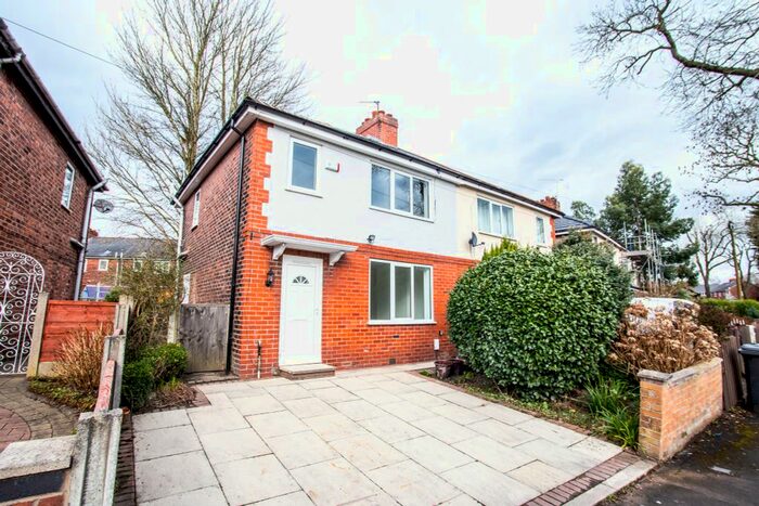 3 Bedroom Semi-Detached House To Rent In Ash Grove, Manchester, M28