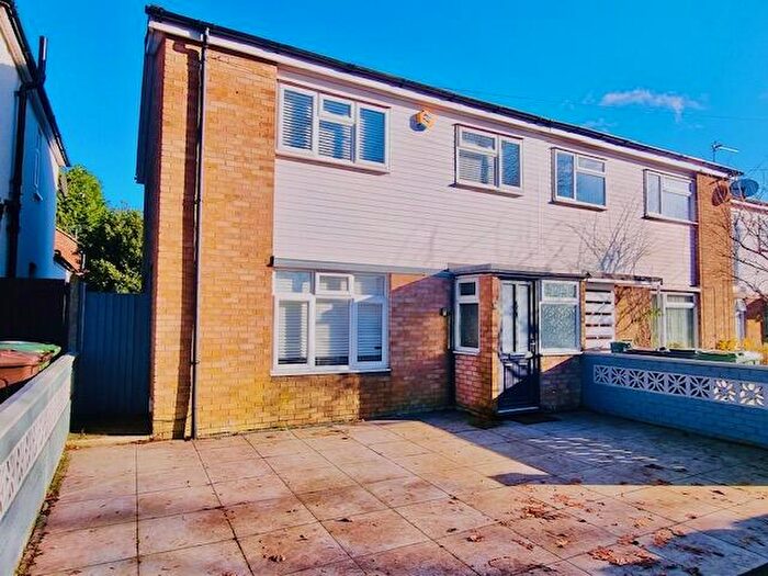 3 Bedroom House To Rent In Cell Barnes Lane, St. Albans, AL1