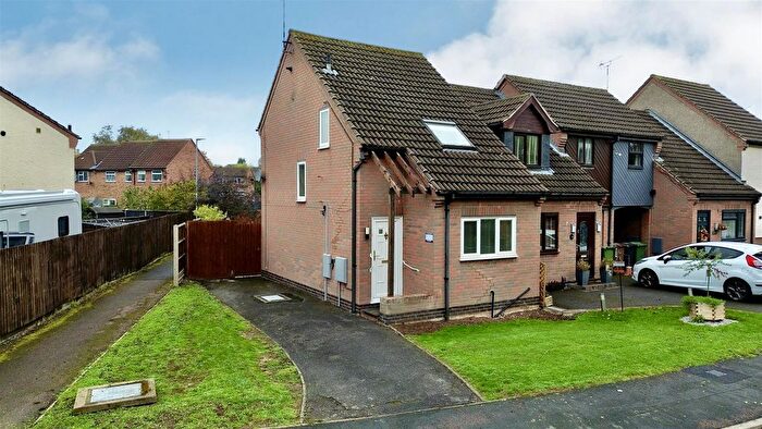 2 Bedroom Town House For Sale In Cumbrian Way, Shepshed, Loughborough, LE12