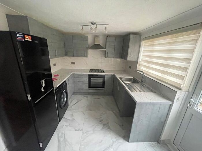 3 Bedroom Detached House To Rent In Rossington Close, Enfield, EN1