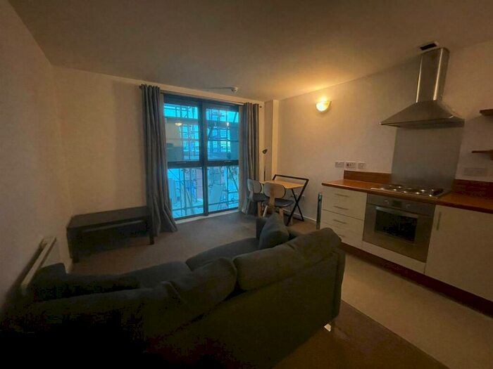 1 Bedroom Apartment To Rent In City Point, Chapel Street, Salford, M3