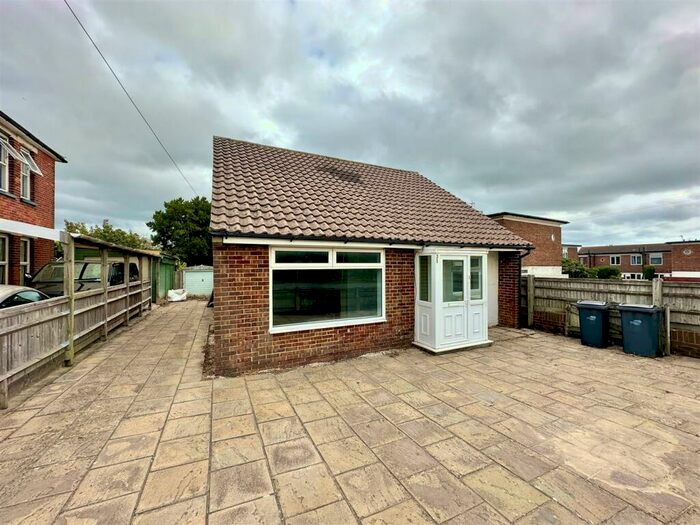 2 Bedroom Bungalow To Rent In Station Road, Polegate, BN26