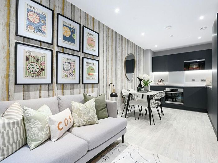 1 Bedroom Flat For Sale In Civic Street, Hounslow, TW3