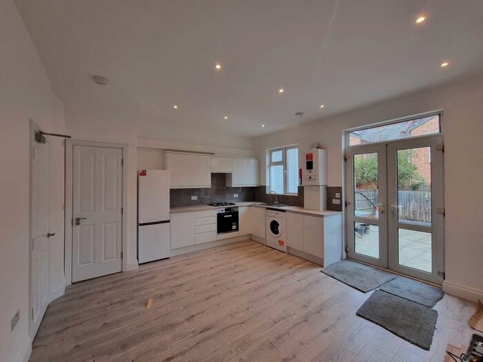 4 Bedroom End Of Terrace House To Rent In Hewitt Avenue, Wood Green, N22