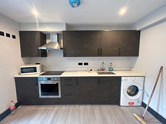 2 Bedroom Flat To Rent In High Street, TW3