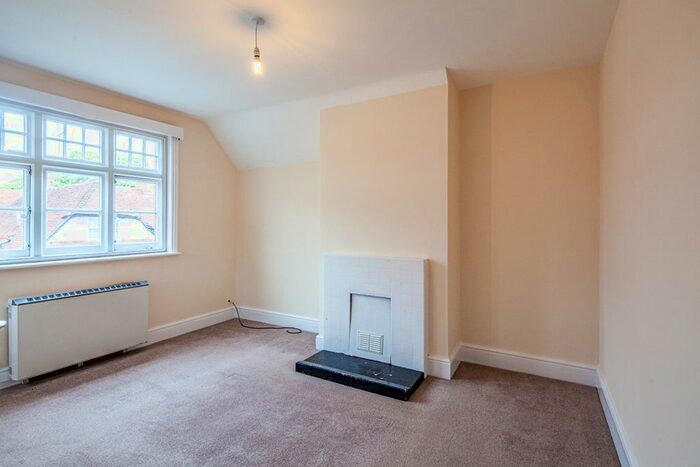 3 Bedroom Flat To Rent In Woden Lodge, Goring On Thames, RG8
