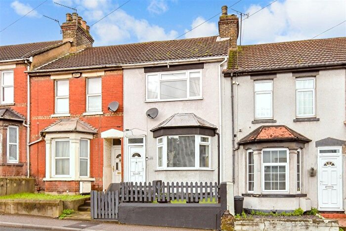 2 Bedroom Terraced House For Sale In Cuxton Road, Strood, Rochester, Kent, ME2