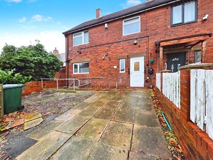 3 Bedroom Semi Detached House For Sale In School Avenue, Dewsbury, West Yorkshire, WF13