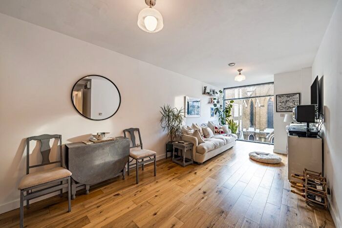 2 Bedroom Flat For Sale In Deptford High Street, London, SE8